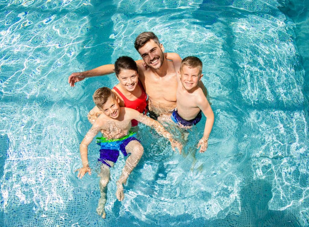 Vacances en famille piscine location maison