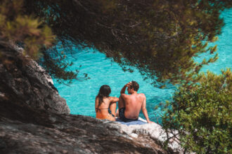 Comment organiser une escapade romantique sans se ruiner ?